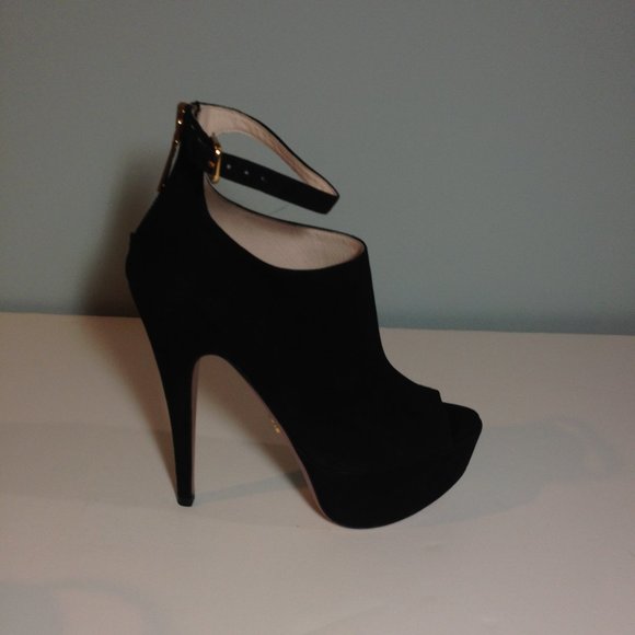 Authentic Prada black suede leather platform bootie In New Condition - Picture 2 of 5